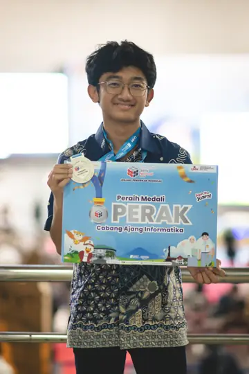Ahmad Dzuizz Annajib, peraih medali perak OSN Informatika 2026 dari SMP Islam Syifaul Qulub