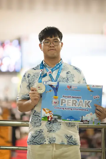 Christopher Hendrawan, peraih medali perak OSN Informatika 2026 dari SMA St. Aloysius 1 Bandung