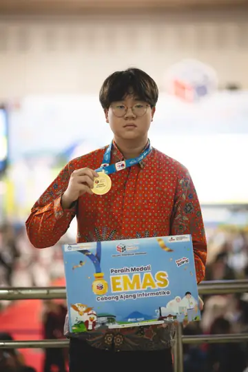 Gerardus Paxton Mardhi, peraih medali Emas OSN Informatika 2026, siswa les OSN Kokocoder