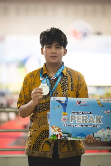 Leonardus Lintang Panji Utama, peraih medali perak OSN Informatika 2026 dari SMA Kesatuan Bangsa