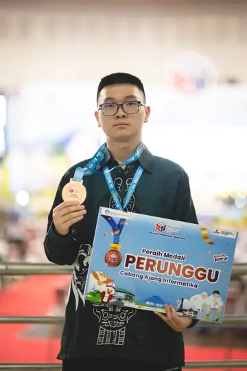 Maverick Gavyn Wijaya, peraih medali perunggu OSN Informatika 2026 dari SMA Sutomo 1 Medan